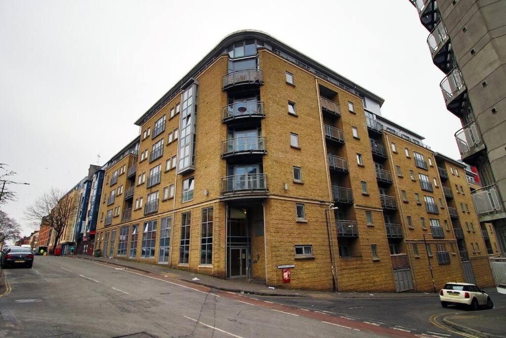 Hamilton Court 1Bedroom Apartment, Bright And Central Location With Balcony And Wi-Fi 布里斯托 外观 照片